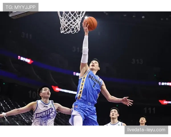 特温防守数据亮眼,防线稳固成季后赛关键看点 特温防守数据亮眼,防线稳固成季后赛关键看点