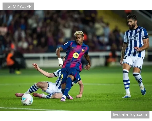 西甲球队中场组织乏力，专家呼吁战术调整以提振表现