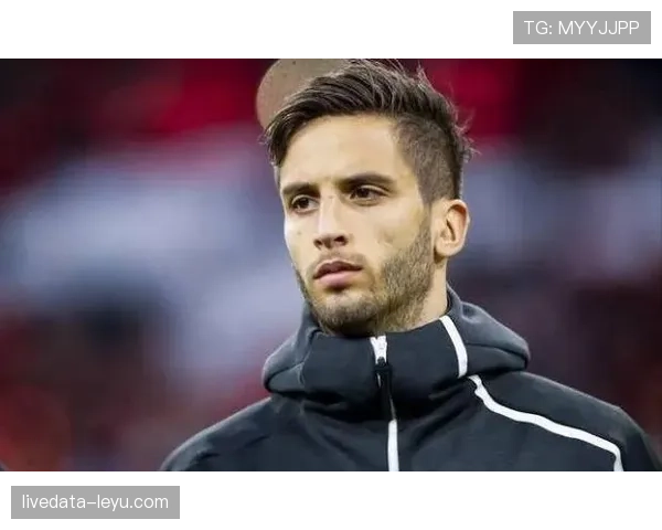 本坦库尔在新赛季中的精彩表现持续引发关注，状态回暖值得期待