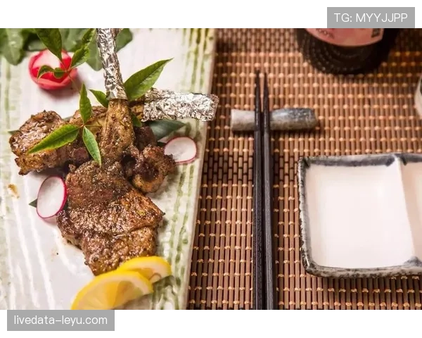 朱雪莹训练完直接拎爱马仕去吃人均三千的日料