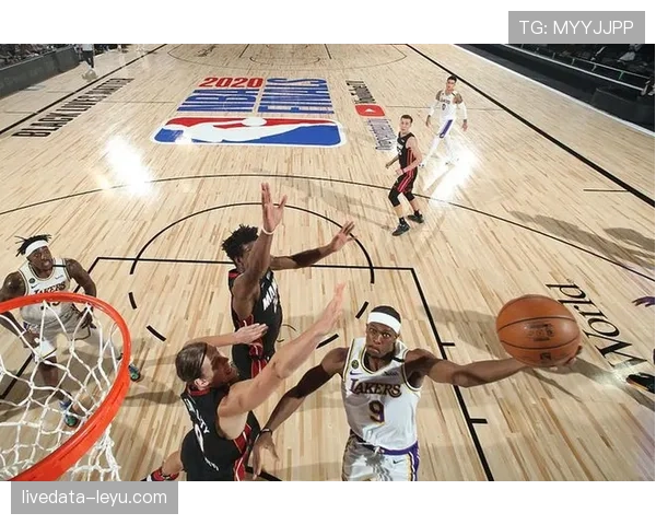 朗多无球策应改变湖人进攻结构