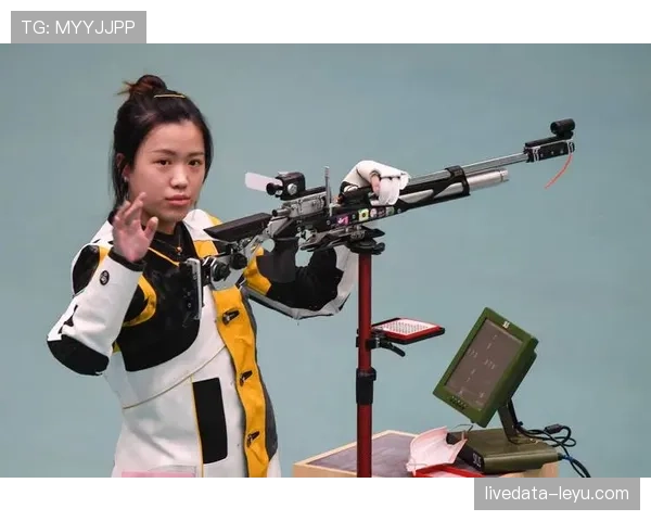 杨倩赛场上冷静得像冰山，生活中刷锅都能笑出声！